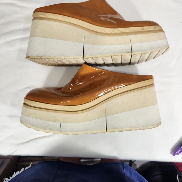 Naked Feet Caramel Platform Mules 8 - Picture 7 of 8